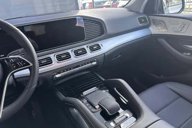 Mercedes-Benz GLE (2025) thumbnail 9