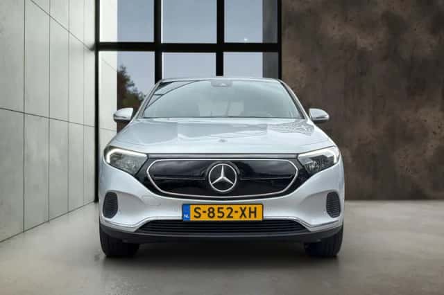 Mercedes-Benz EQA (2022) thumbnail 2