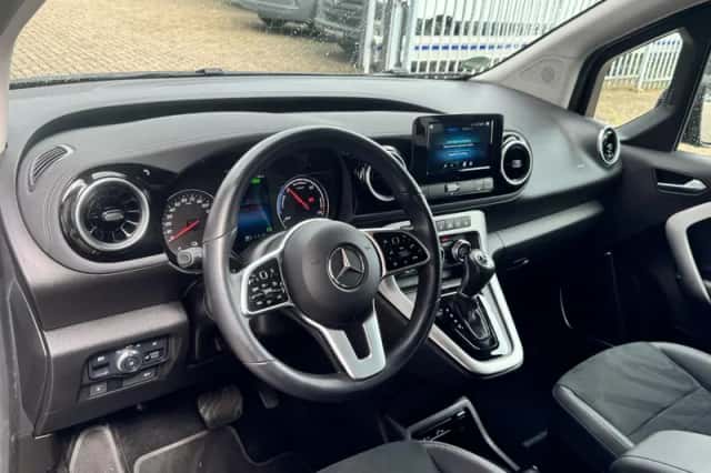 Mercedes-Benz EQT (2023) thumbnail 6