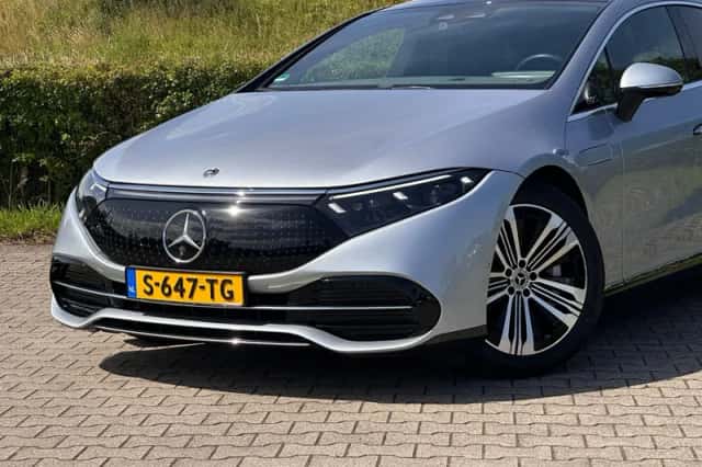 Mercedes-Benz EQS (2023) thumbnail 3