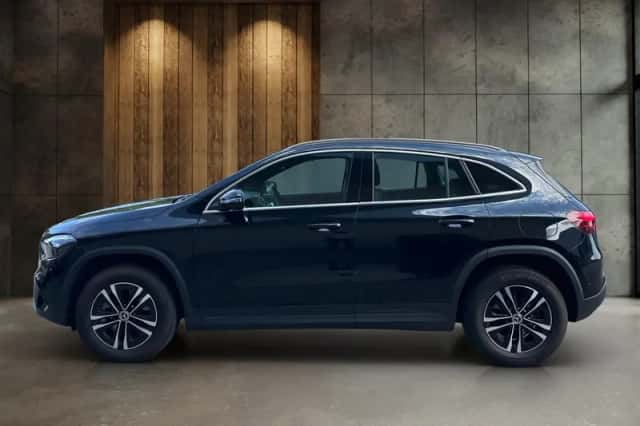 Mercedes-Benz GLA (2024) thumbnail 3
