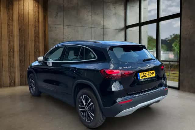 Mercedes-Benz GLA (2024) thumbnail 4