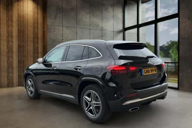Mercedes-Benz GLA (2023) thumbnail 4