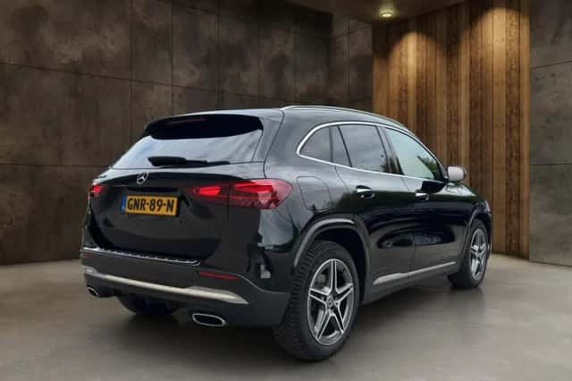 Mercedes-Benz GLA (2023) thumbnail 6
