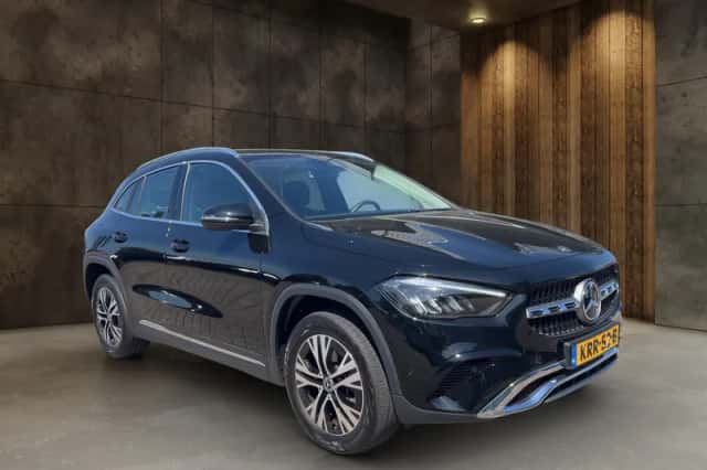 Mercedes-Benz GLA (2024) thumbnail 3