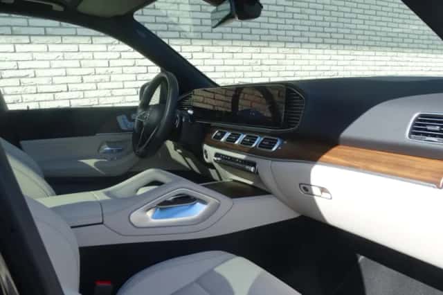 Mercedes-Benz GLE (2025) thumbnail 6