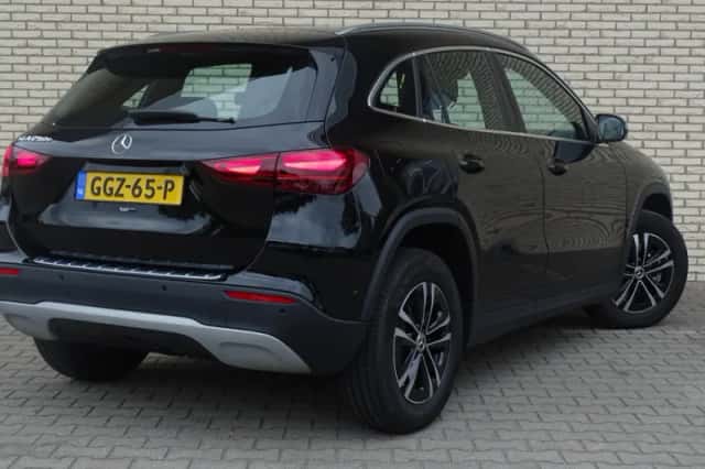Mercedes-Benz GLA (2024) thumbnail 2