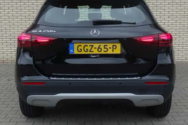 Mercedes-Benz GLA (2024) thumbnail 4