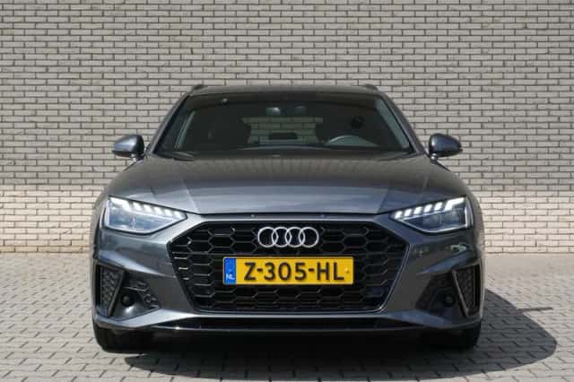 Audi A4 (2024) thumbnail 2