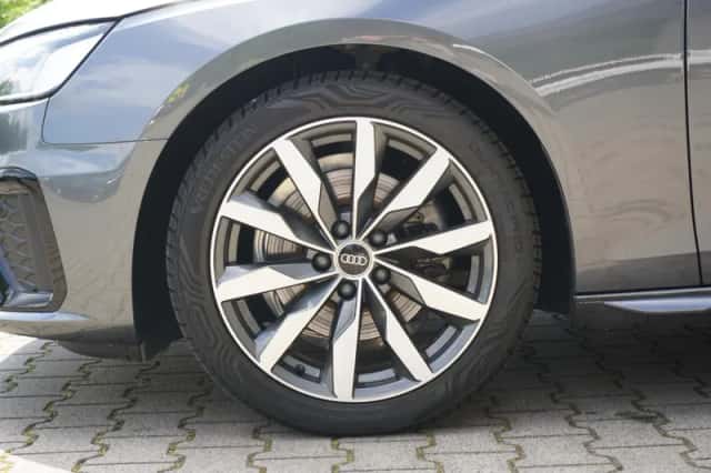 Audi A4 (2024) thumbnail 3