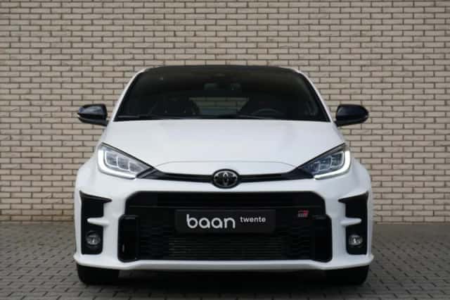 Toyota Yaris (2022) thumbnail 3