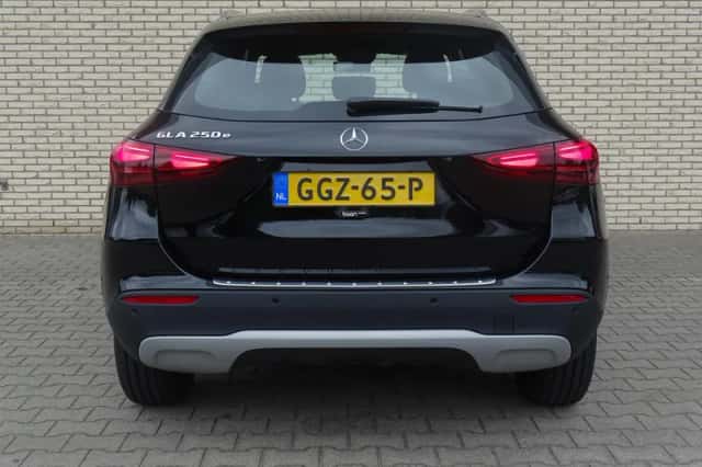 Mercedes-Benz GLA (2024) thumbnail 4