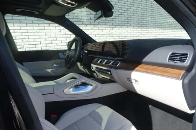Mercedes-Benz GLE (2025) thumbnail 6
