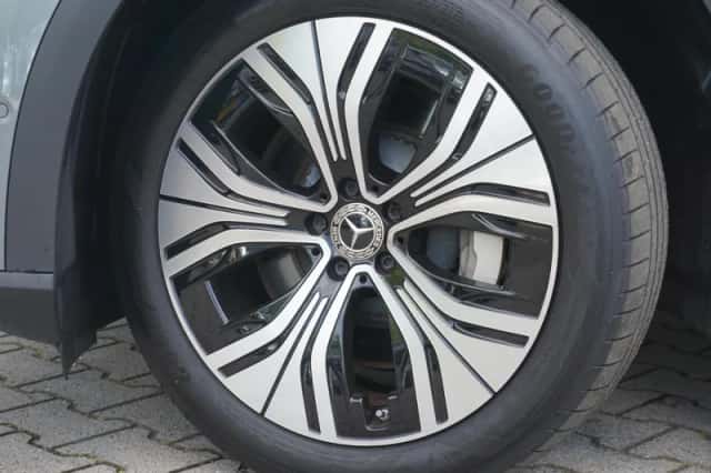 Mercedes-Benz EQE (2023) thumbnail 2
