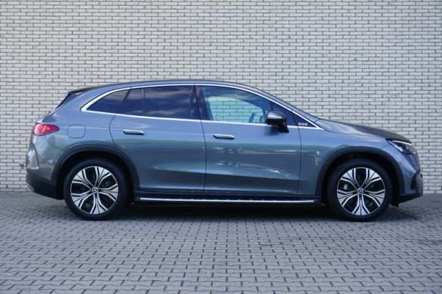 Mercedes-Benz EQE (2023) thumbnail 4