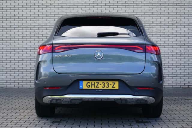 Mercedes-Benz EQE (2023) thumbnail 6