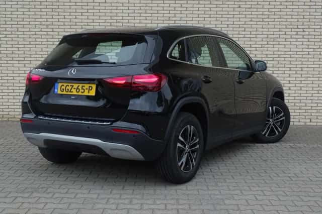Mercedes-Benz GLA (2024) thumbnail 2