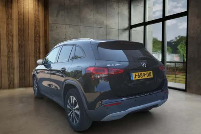 Mercedes-Benz GLA (2020) thumbnail 3