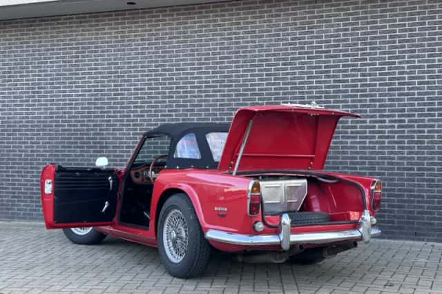 Triumph TR (1967) thumbnail 19