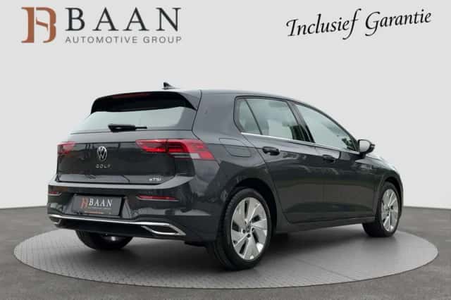 Volkswagen Golf (2024) thumbnail 2