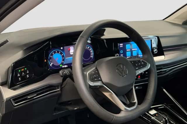 Volkswagen Golf (2024) thumbnail 3