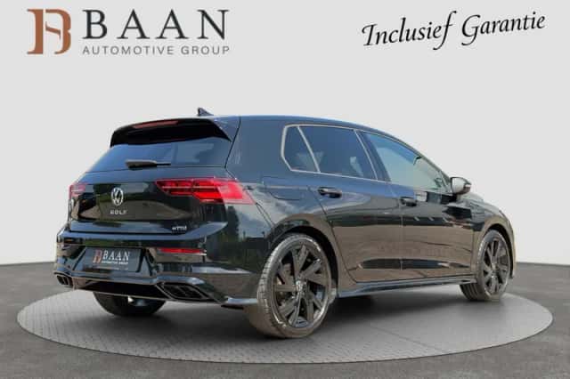 Volkswagen Golf (2024) thumbnail 2