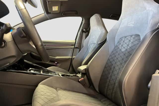 Volkswagen Golf (2024) thumbnail 4