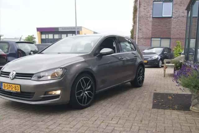 Volkswagen Golf (2013) thumbnail 2