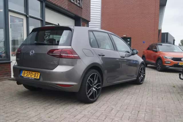 Volkswagen Golf (2013) thumbnail 4