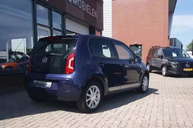 Volkswagen Up! (2016) thumbnail 2