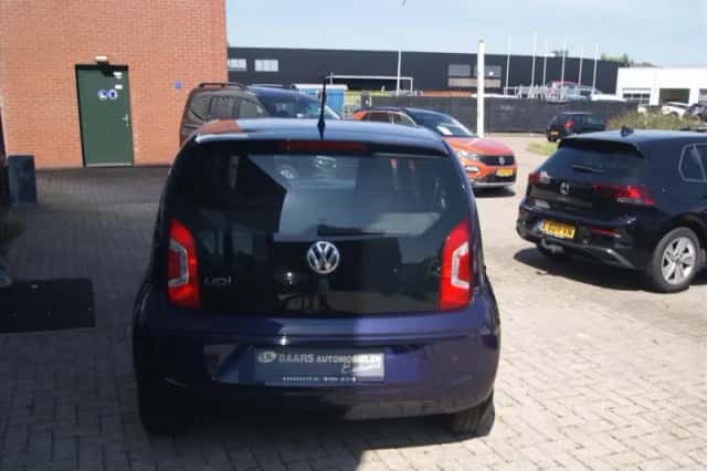 Volkswagen Up! (2016) thumbnail 4