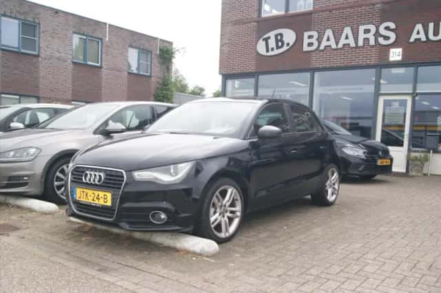 Audi A1 (2012) thumbnail 4