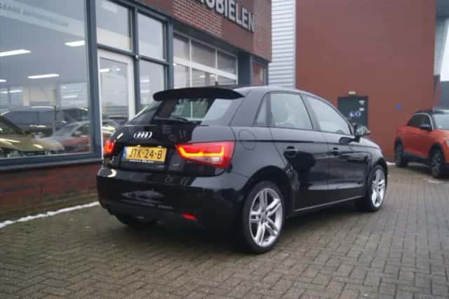 Audi A1 (2012) thumbnail 5