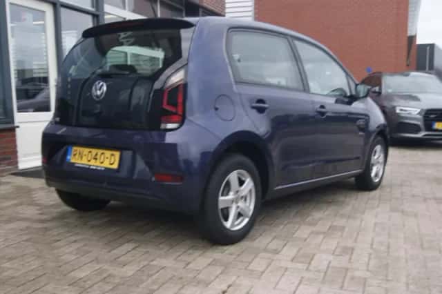 Volkswagen Up! (2018) thumbnail 5