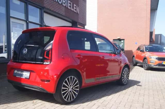 Volkswagen Up! (2016) thumbnail 2