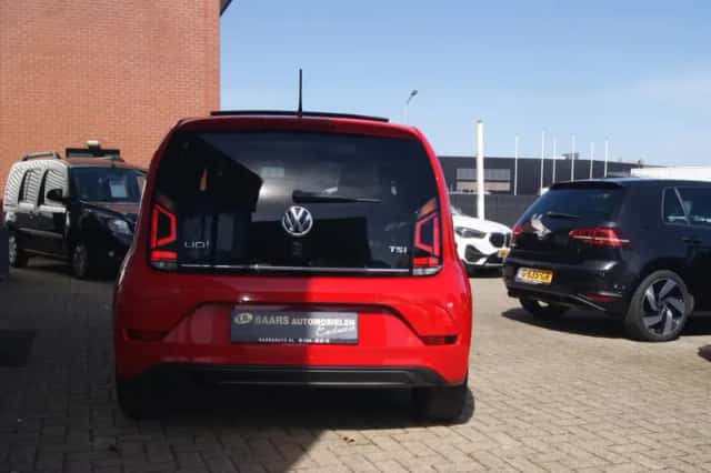 Volkswagen Up! (2016) thumbnail 3