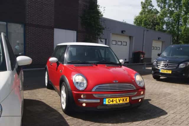 MINI Cooper (2003) thumbnail 2