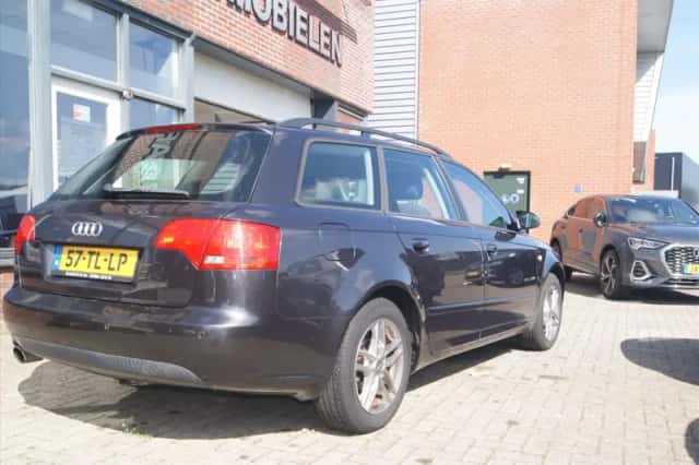 Audi A4 (2006) thumbnail 2