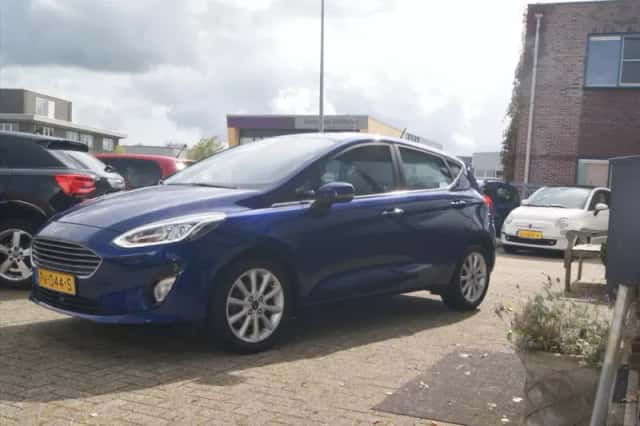 Ford Fiesta (2017) thumbnail 2
