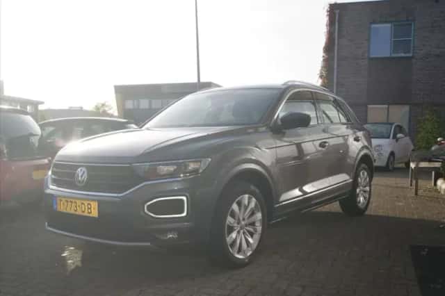 Volkswagen T-Roc (2020) thumbnail 2