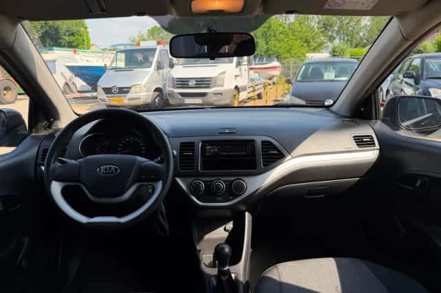 Kia Picanto (2015) thumbnail 2