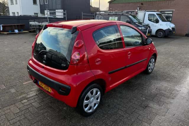 Peugeot 107 (2011) thumbnail 3