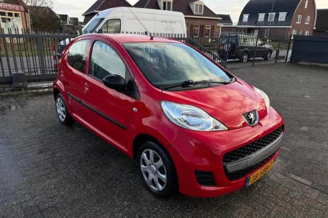 Peugeot 107 (2011) thumbnail 4