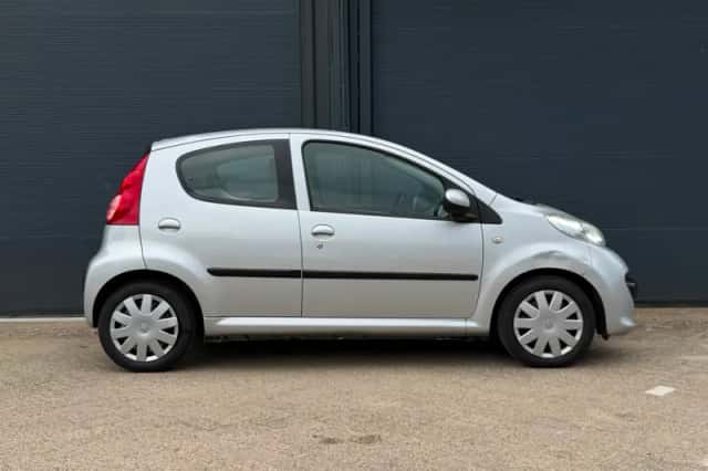 Peugeot 107 (2008) thumbnail 4