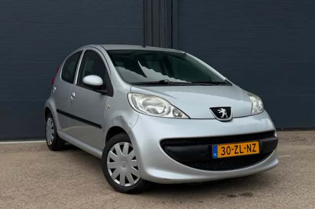 Peugeot 107 (2008) thumbnail 5