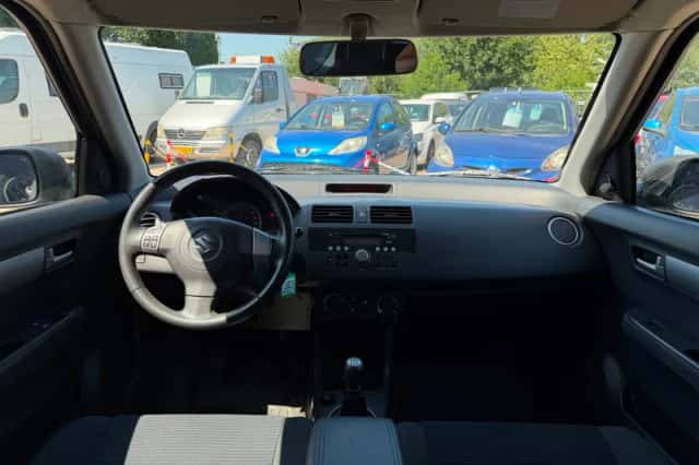 Suzuki Swift (2008) thumbnail 2