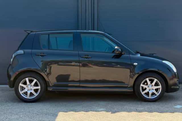 Suzuki Swift (2005) thumbnail 4