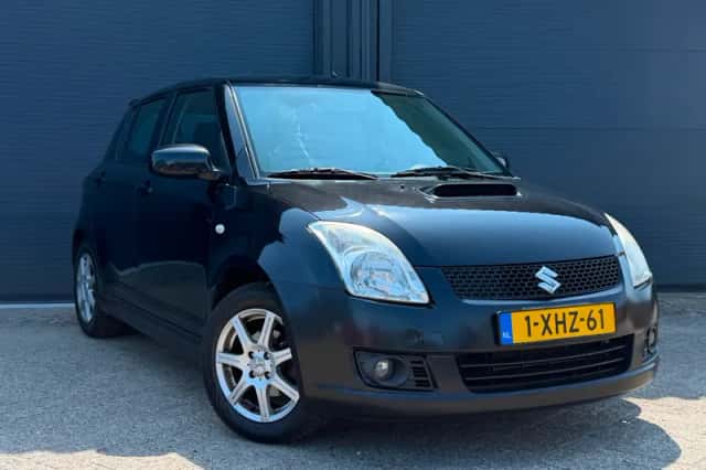 Suzuki Swift (2005) thumbnail 5