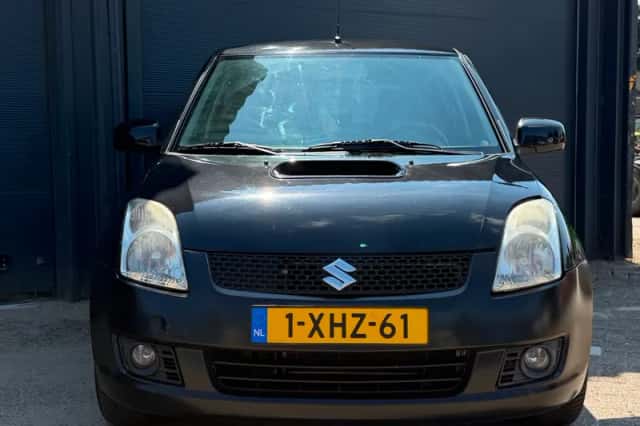 Suzuki Swift (2005) thumbnail 6