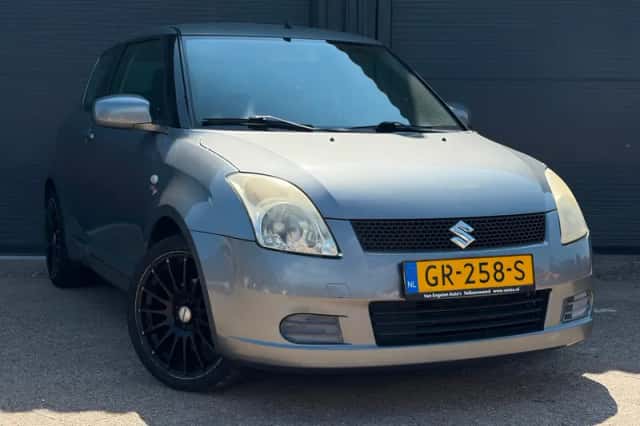 Suzuki Swift (2005) thumbnail 1